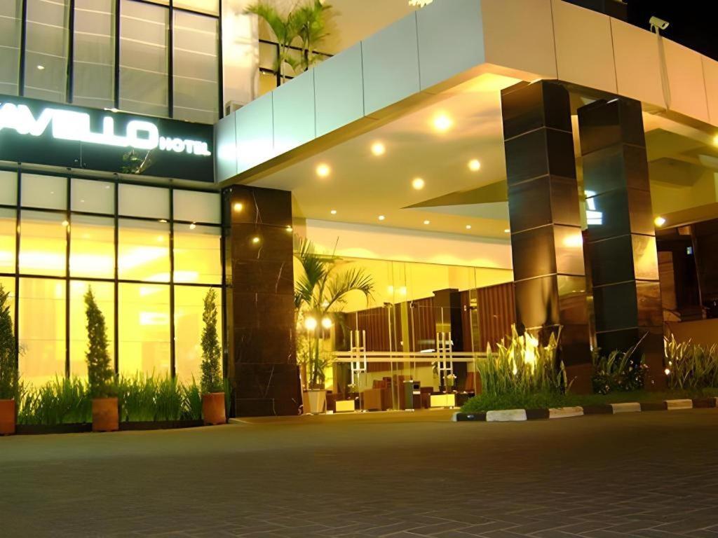 Travello Hotel Manado Exteriör bild