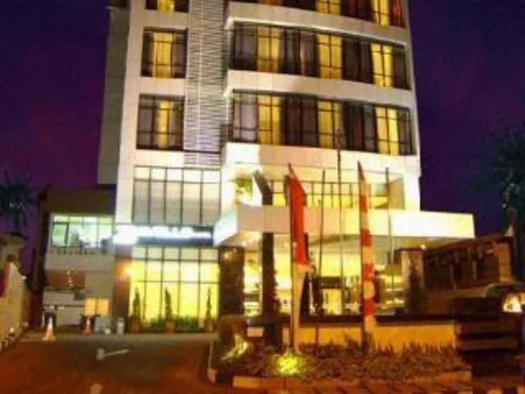 Travello Hotel Manado Exteriör bild