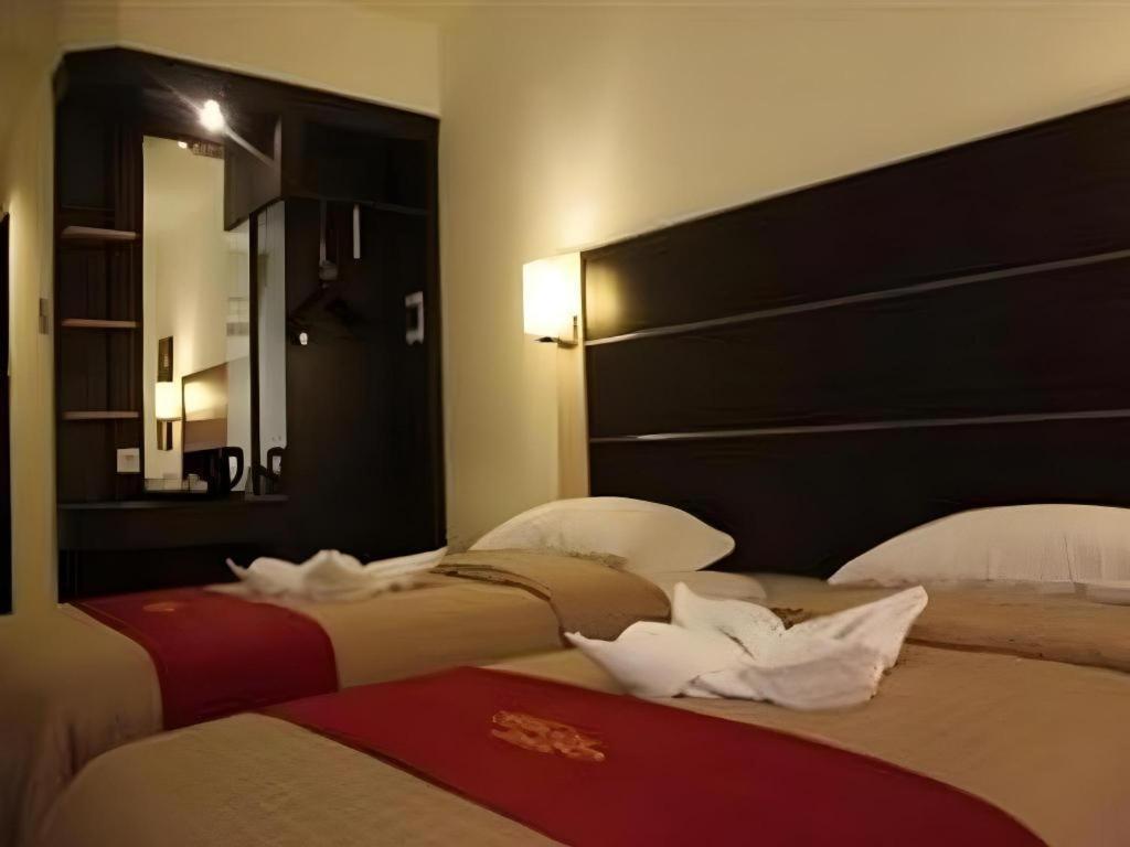 Travello Hotel Manado Exteriör bild