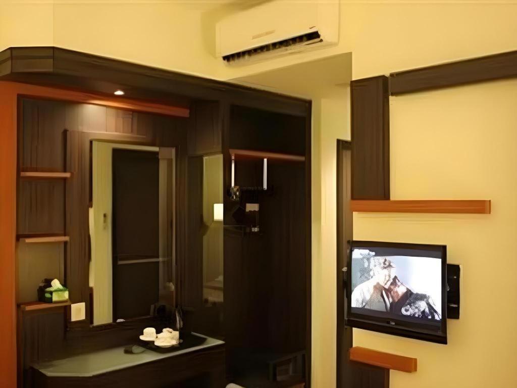 Travello Hotel Manado Exteriör bild