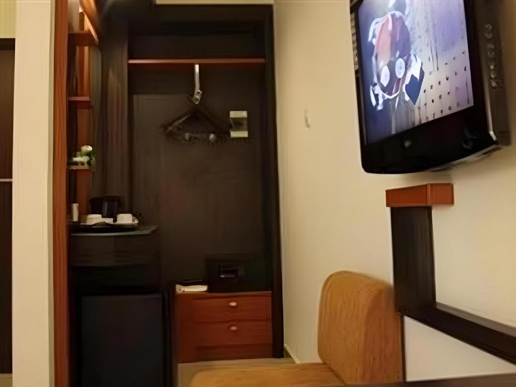 Travello Hotel Manado Exteriör bild