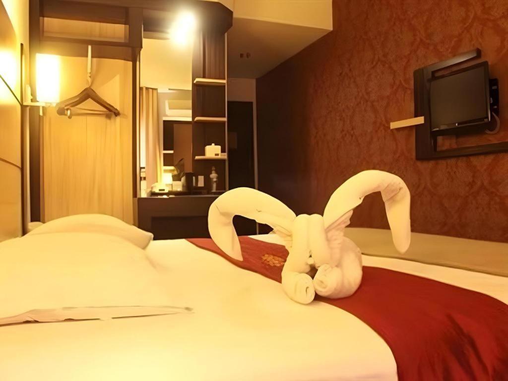 Travello Hotel Manado Exteriör bild