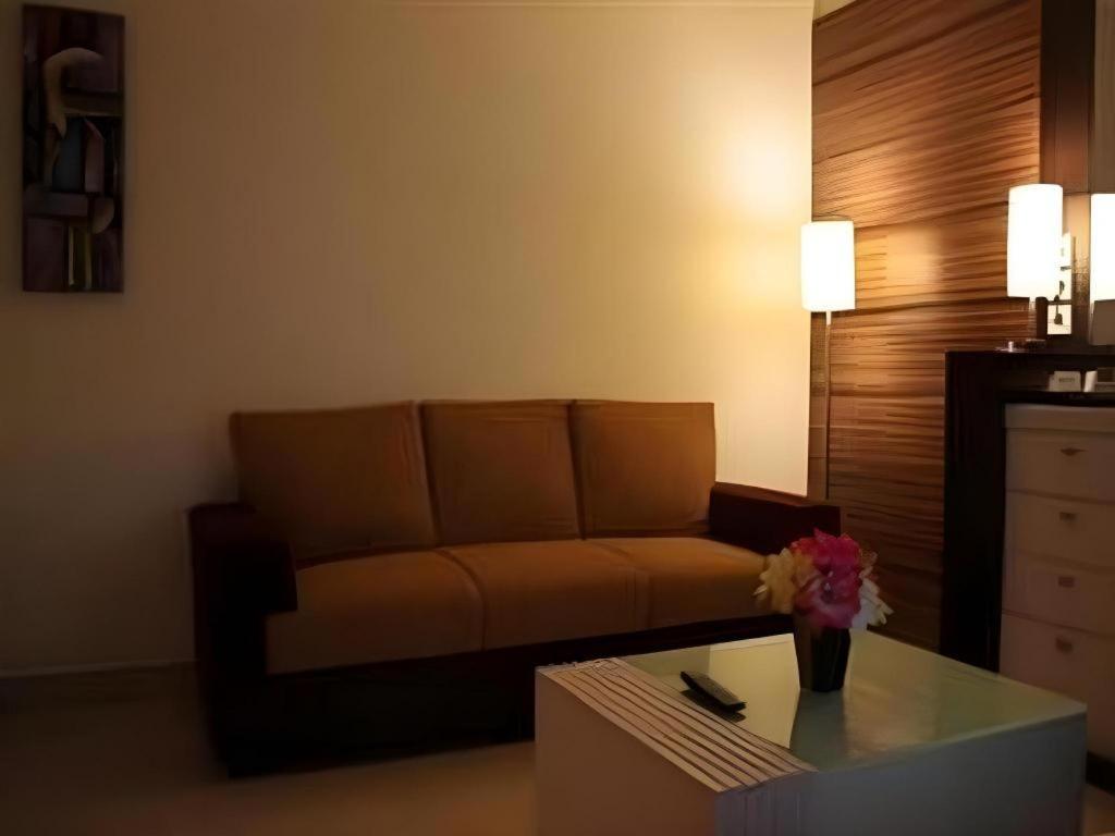 Travello Hotel Manado Exteriör bild