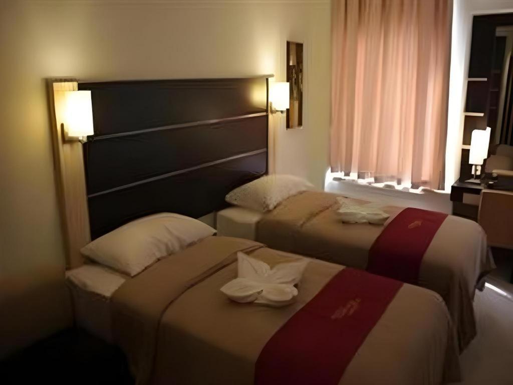 Travello Hotel Manado Exteriör bild
