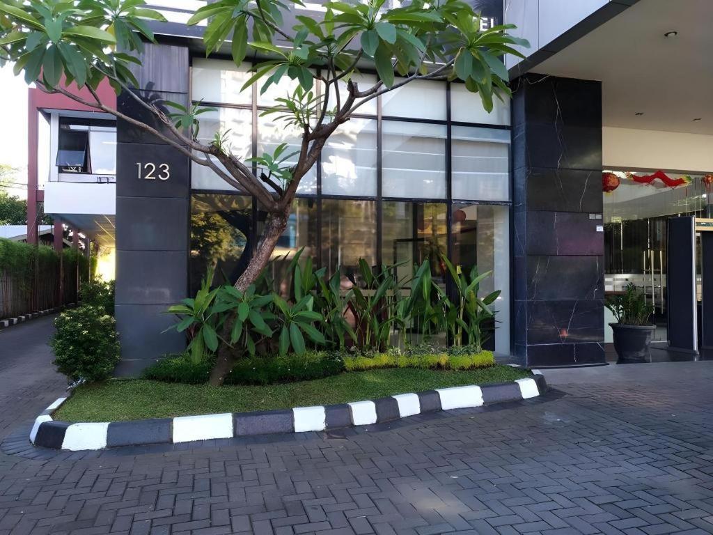 Travello Hotel Manado Exteriör bild