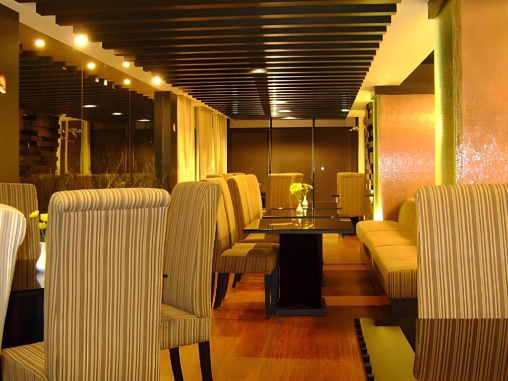 Travello Hotel Manado Exteriör bild