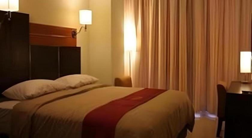 Travello Hotel Manado Exteriör bild