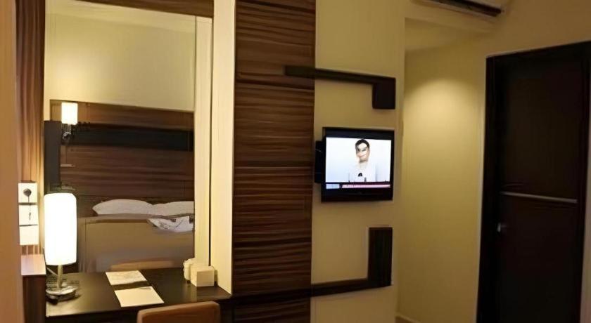 Travello Hotel Manado Exteriör bild