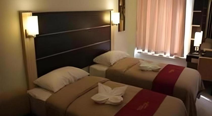 Travello Hotel Manado Exteriör bild