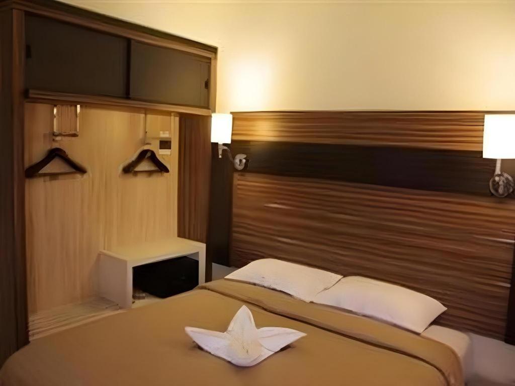 Travello Hotel Manado Exteriör bild