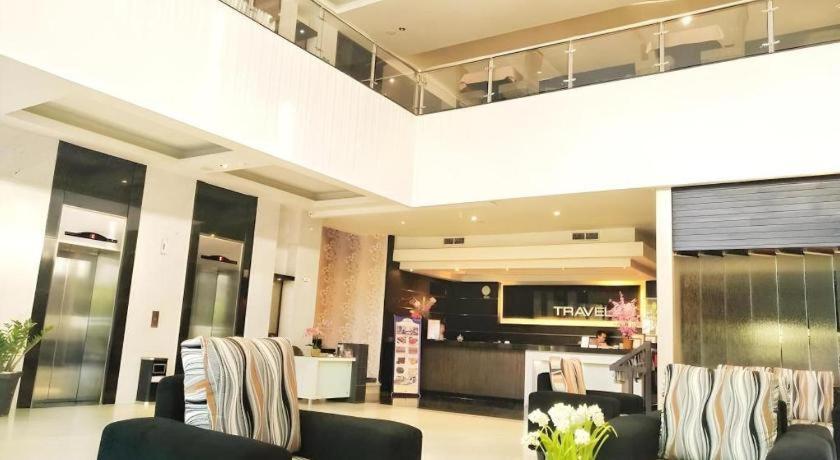 Travello Hotel Manado Exteriör bild