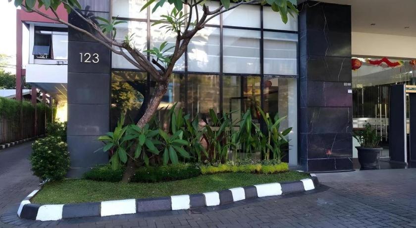 Travello Hotel Manado Exteriör bild