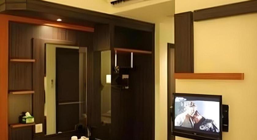 Travello Hotel Manado Exteriör bild