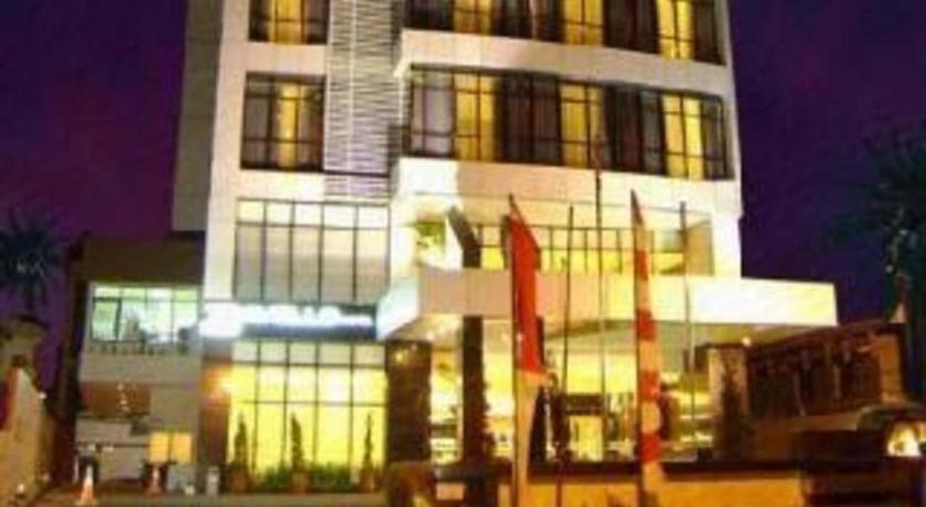 Travello Hotel Manado Exteriör bild