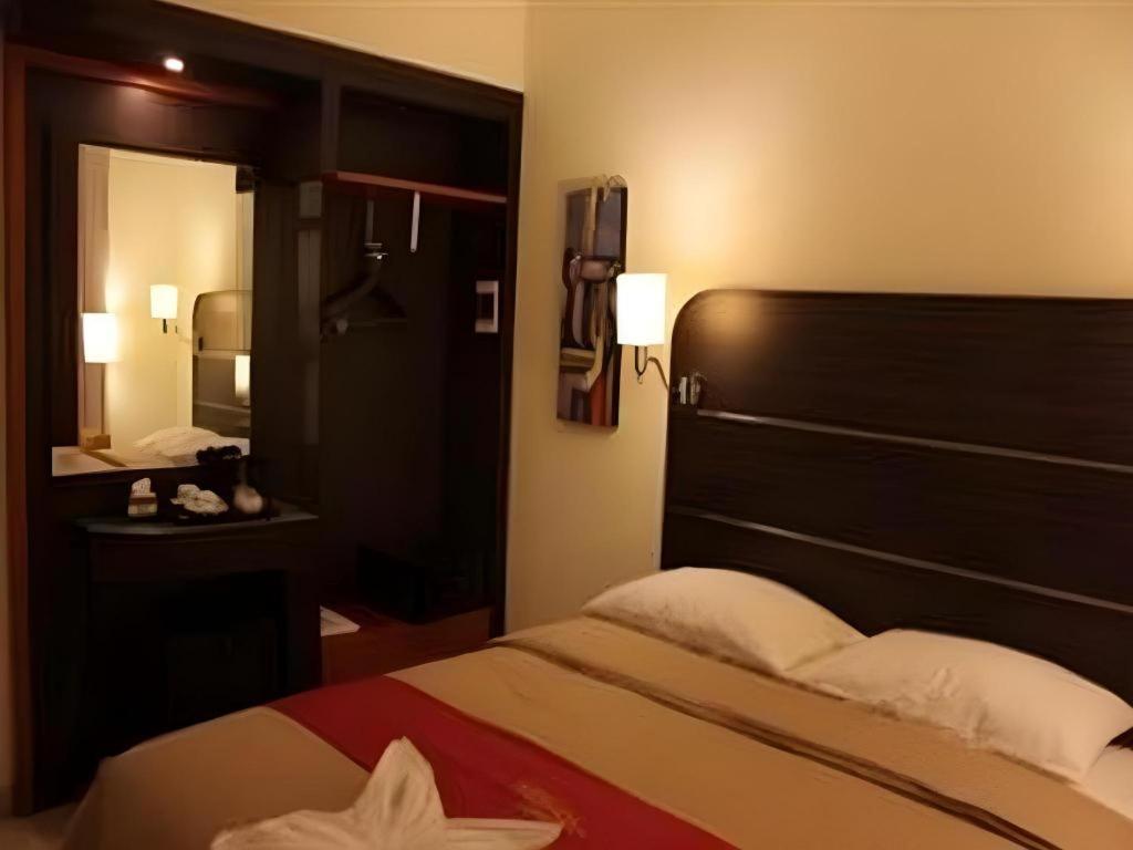 Travello Hotel Manado Exteriör bild