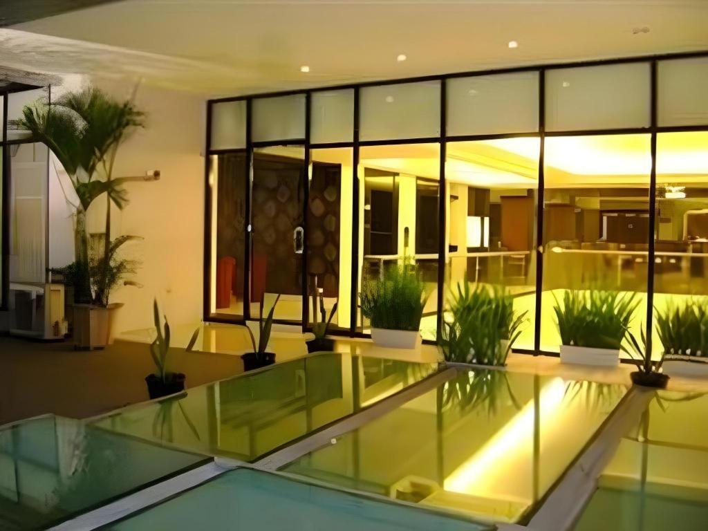 Travello Hotel Manado Exteriör bild