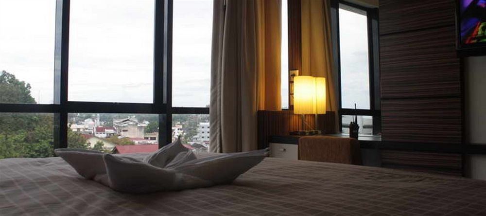 Travello Hotel Manado Exteriör bild